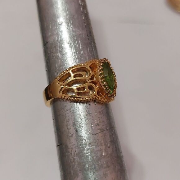 SETA Simulated Peridot Crystal Gold Plate Filigree Ring Size 7 August Birthstone - Picture 5 of 6